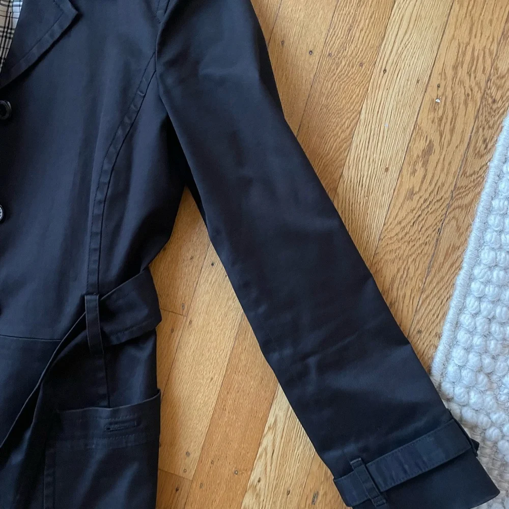 Burberry Black Classic Trench Coat with Signature Check Lining - Picture 3 of 15